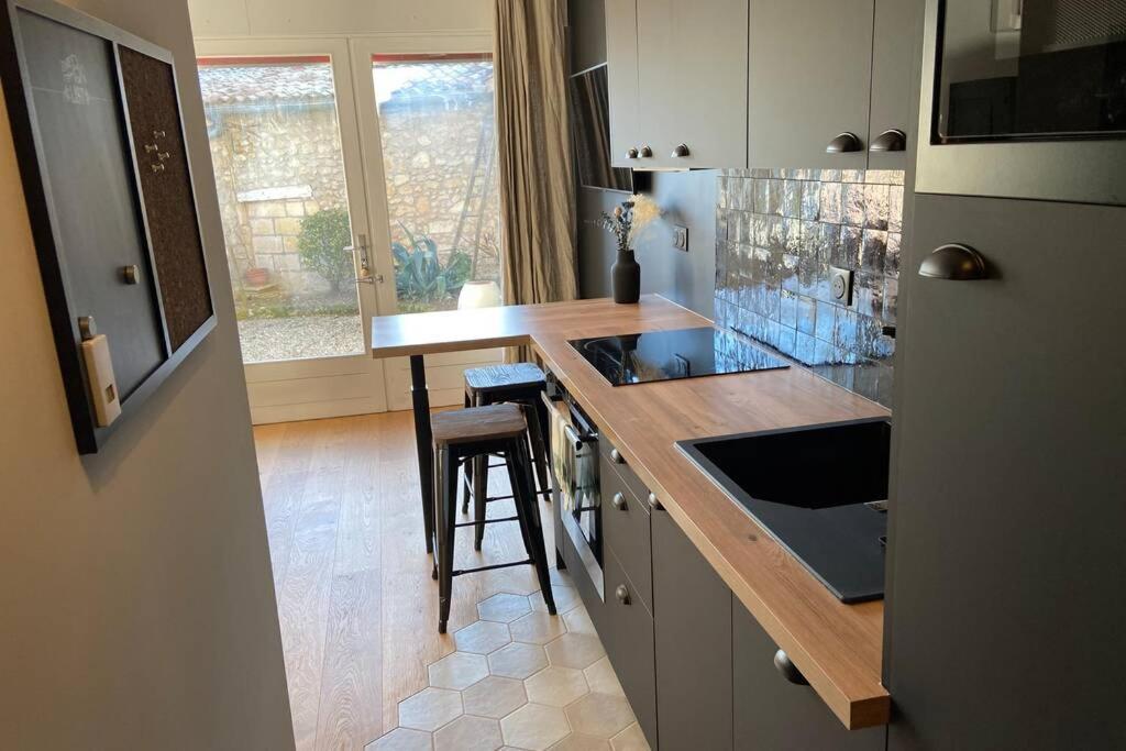 Le Clos Du Mesnil, Logement Totalement Independant Le Tourne Exterior foto
